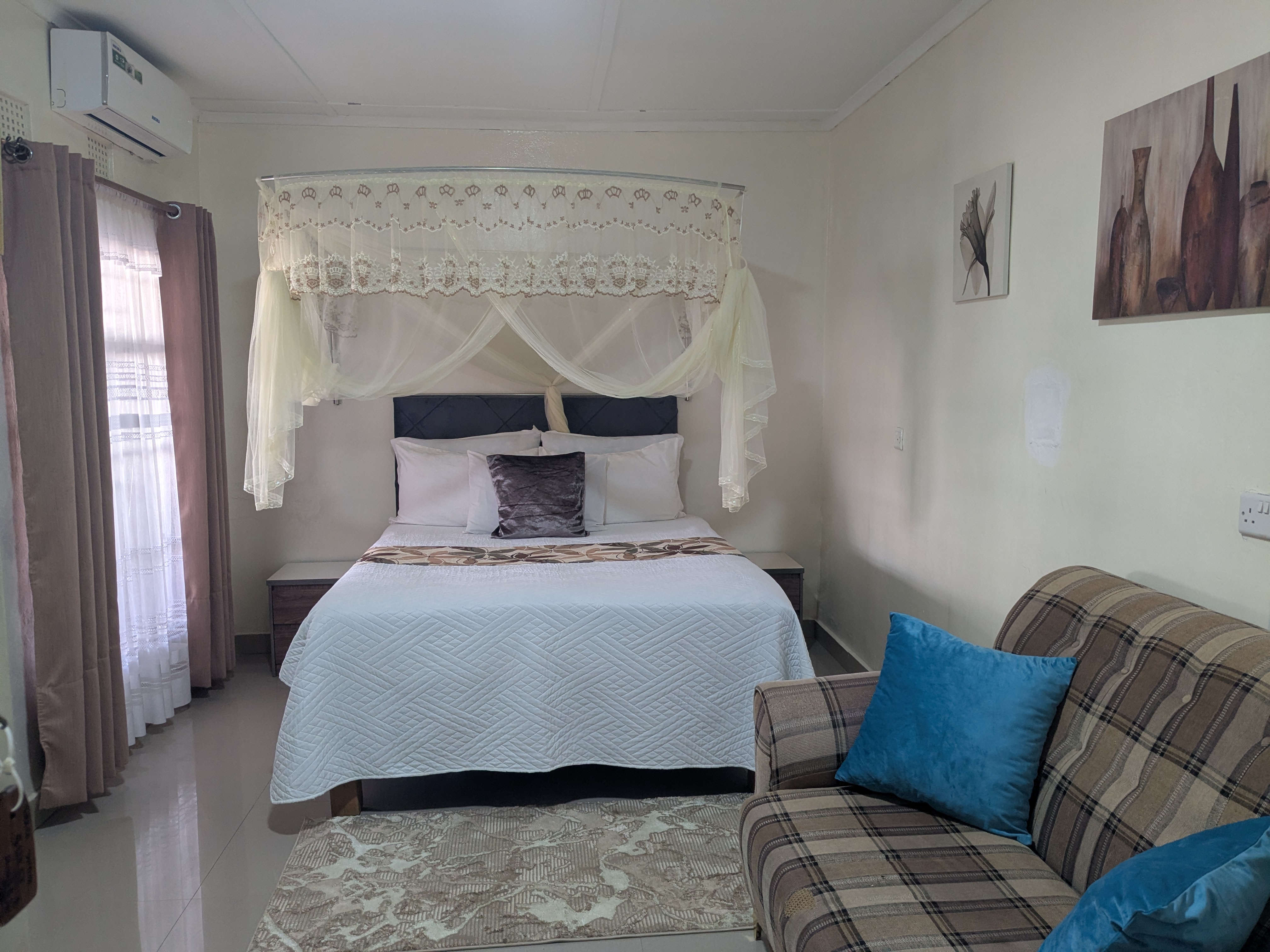 Luxury in Every Detail: Thoughtfully designed interiors that combine sophistication, comfort, and functionality.
